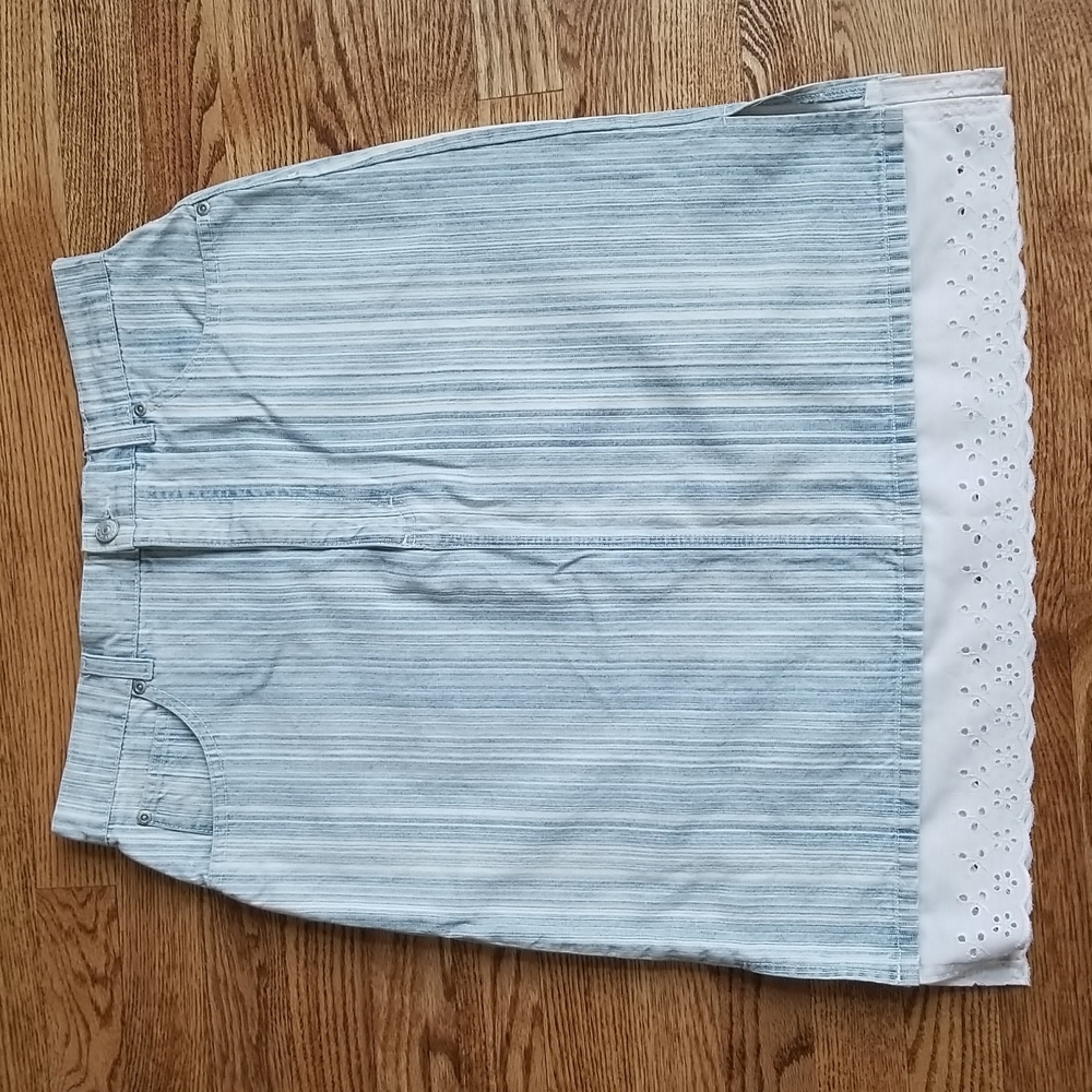 (10) Gloria Vanderbilt Pinstripe 100% Cotton Denim Eyelet Trim Skirt w/ Pockets